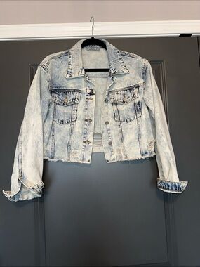Cropped Light Blue Acid-Wash Denim Jacket - Women